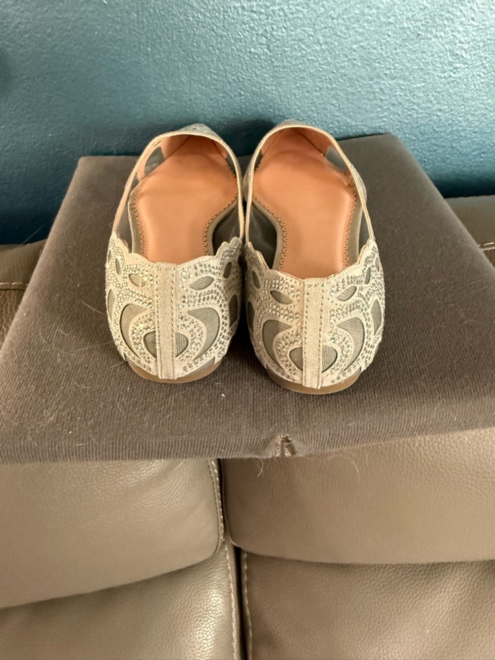 Women's Silver Pointed-Toe Mesh Flats. Size 8 - Picture 5 of 7